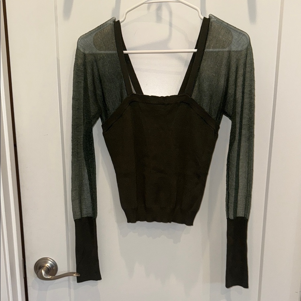 Free People Deep Green Knit V-Neck Sweater with sheer sleeves. Size small. NWT💐
